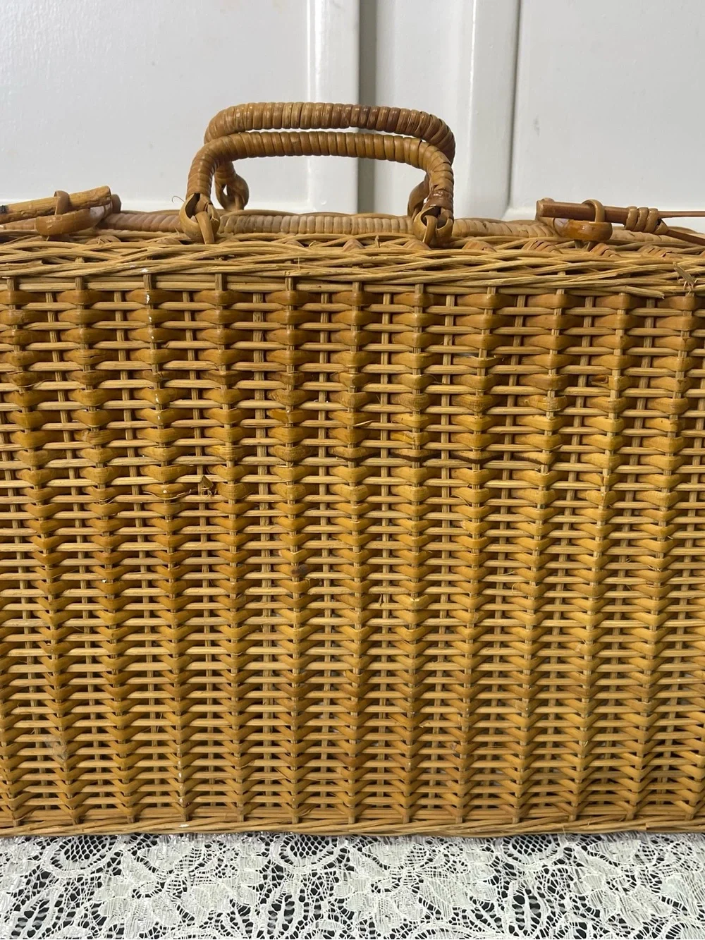 Vintage 1950s Stanhome MCM Picnic Basket Suitcase Set Plates Cups Knives Forks